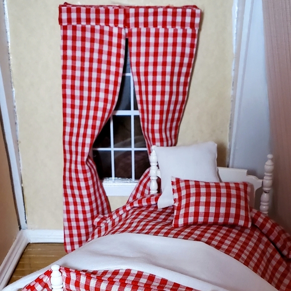 Dollhouse Miniature Bedding/Curtains - Picture 1 of 6
